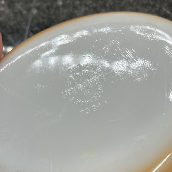 Vintage Fire King Casserole Dish / Serving Bowl with Lid. 467 - Picture 10 of 17